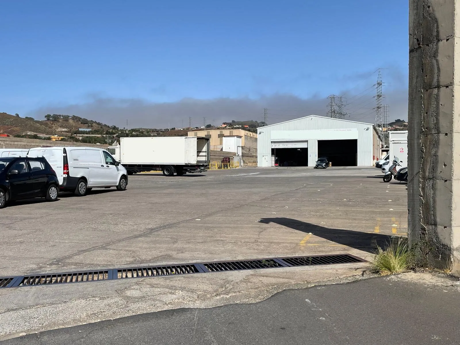 Planta de nave logística en San Cristóbal de La Laguna, ref. N0558, lista para operativa de carga